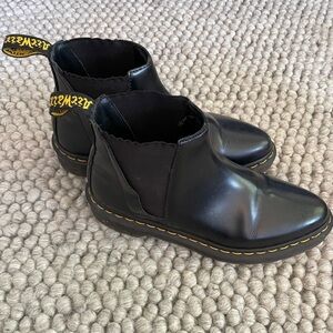 Dr. Martens Biance Smooth Chelsea Boot sz 8